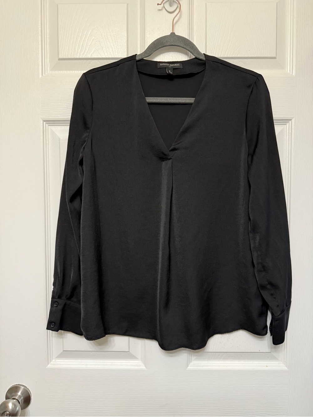 Banana Republic Black V-Neck Long-Sleeve Blouse